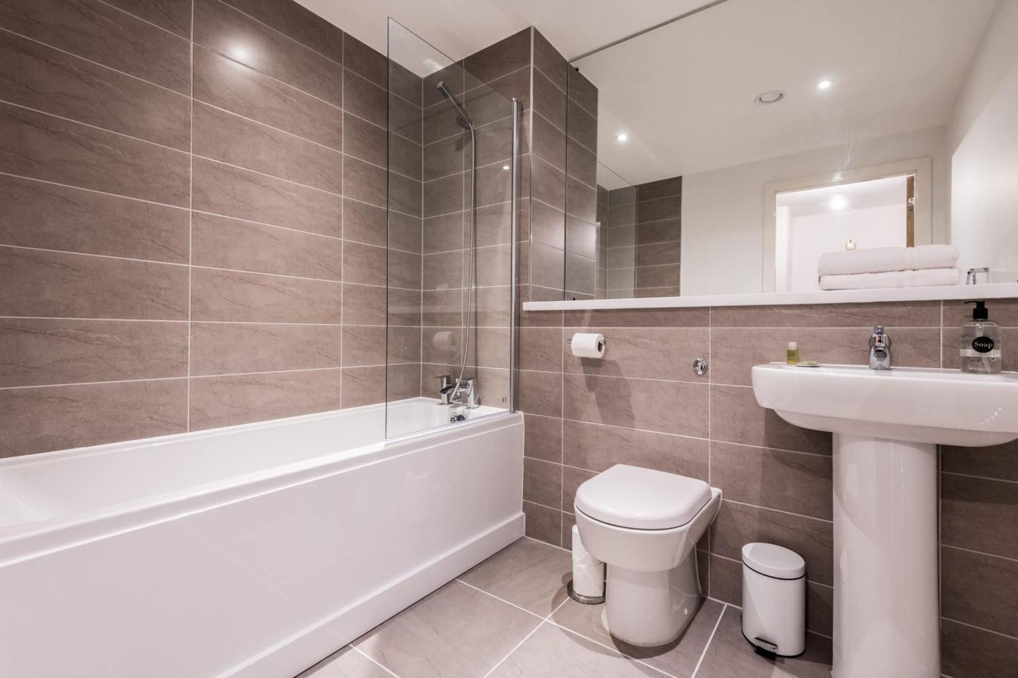 Apartment Chavasse Cove Sleeping 6 Guests With Parking Liverpool
